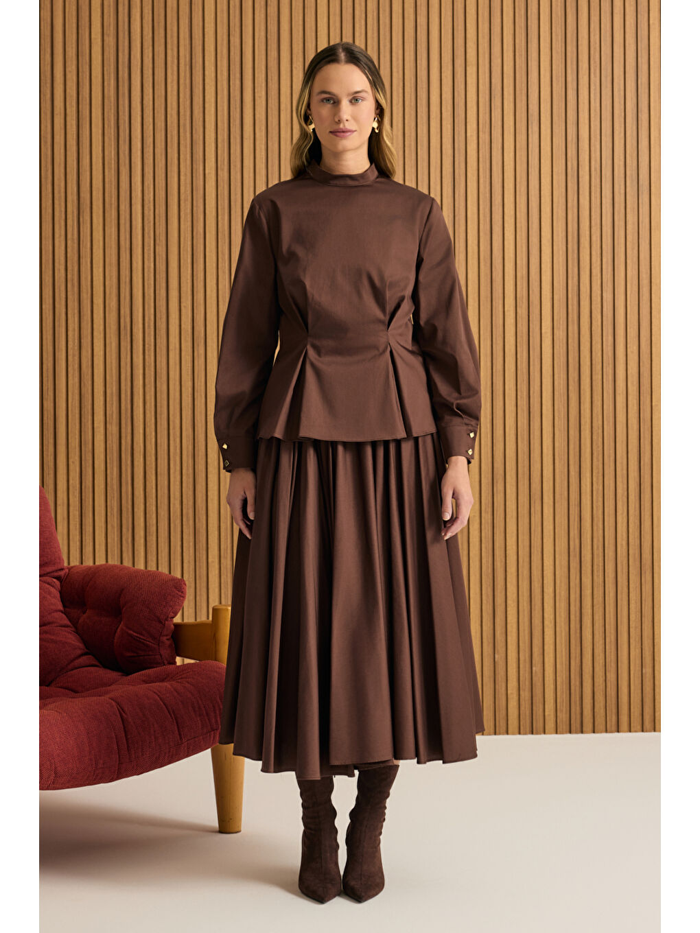 Kahverengi Beli Pili Detaylı Pamuk Bluz-1