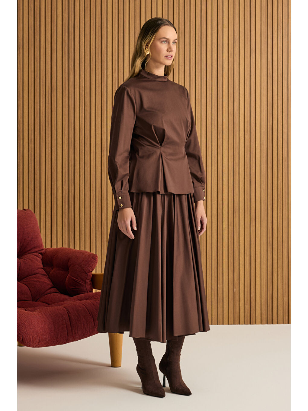 Kahverengi Beli Pili Detaylı Pamuk Bluz-2