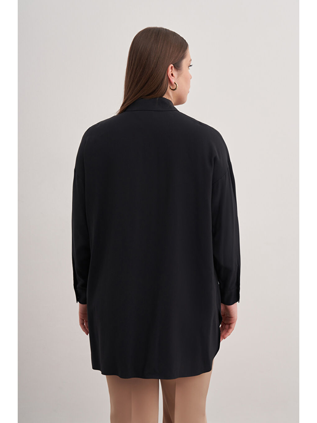 Siyah Pileli Metal Logolu Bluz-5