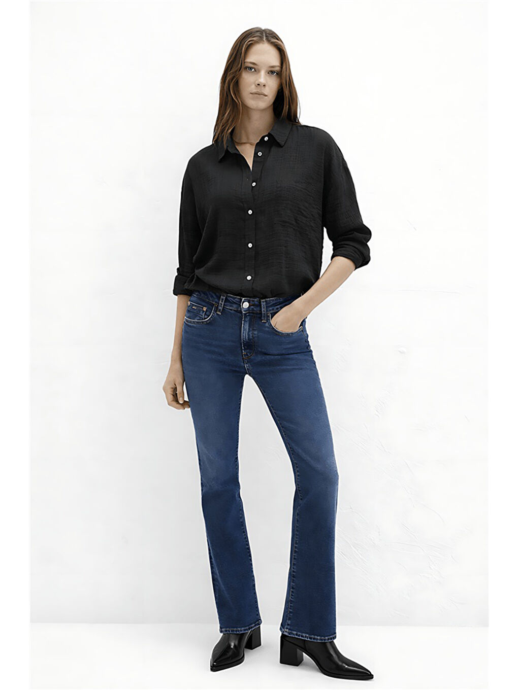 Siyah Pamuklu Rahat Kalıp Uzun Kollu Kadın Gömlek 26Y0245K1-1