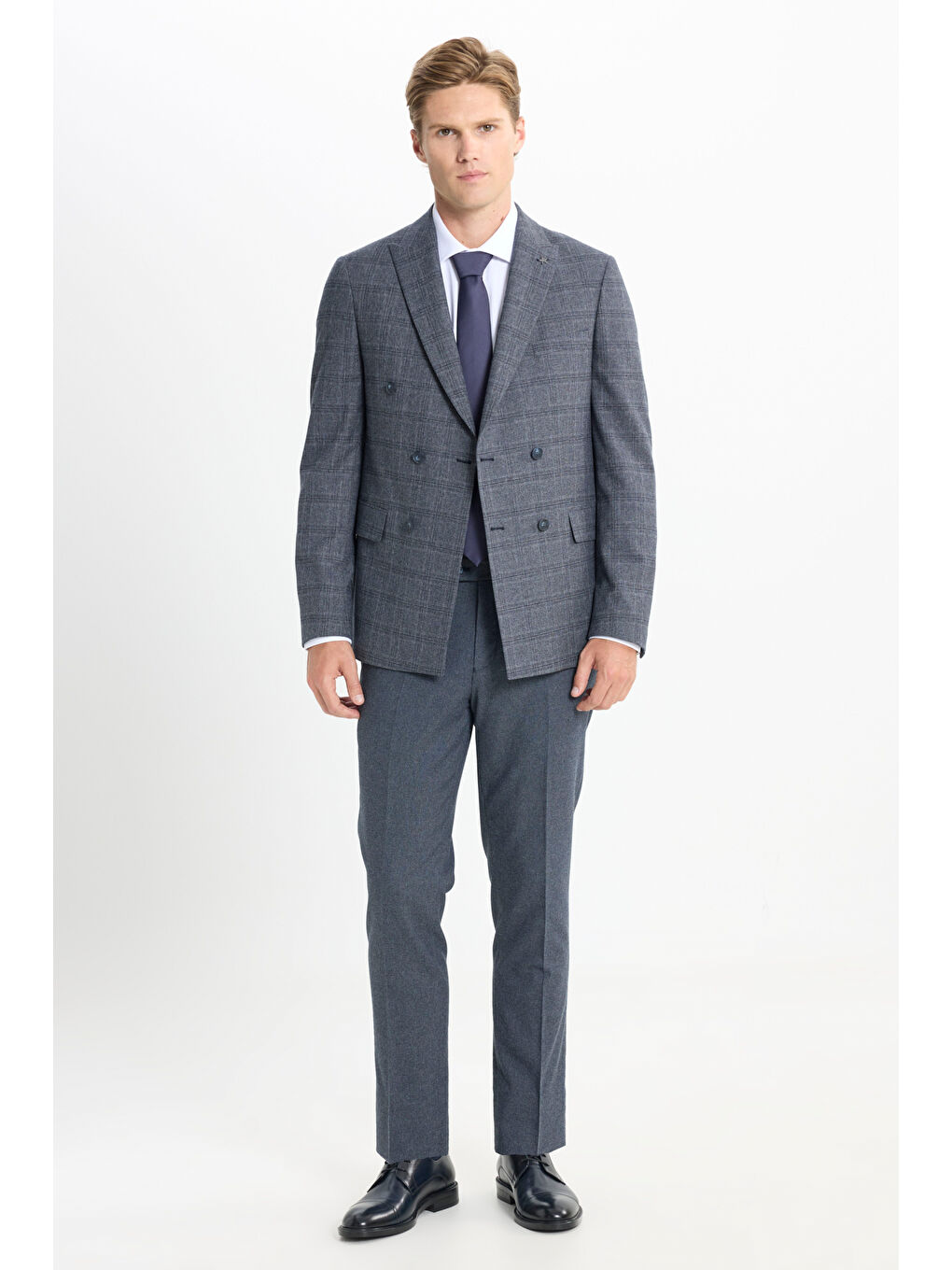 Erkek Koyu Gri Slim Fit Dar Kesim Kırlangıç Yaka Kareli Kapak Cepli Esnek Takım Elbise-1