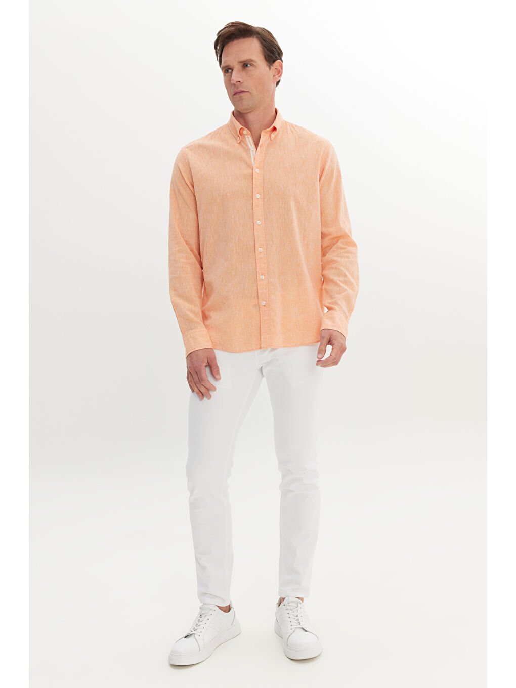 Erkek Turuncu Pamuklu Keten Comfort Fit Rahat Kesim Düğmeli Yaka Armürlü Gömlek-1