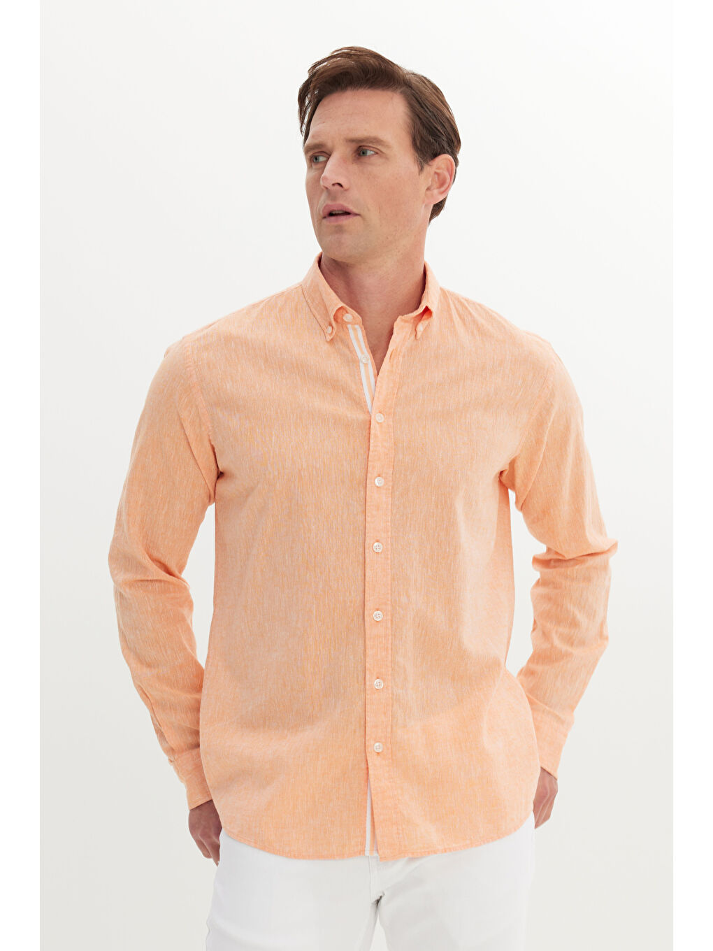 Erkek Turuncu Pamuklu Keten Comfort Fit Rahat Kesim Düğmeli Yaka Armürlü Gömlek-2