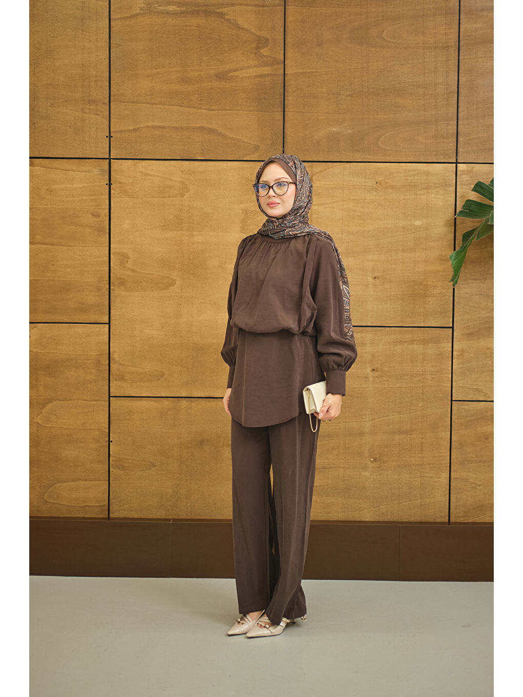 Kadın Hakim Yaka Balon Bel Volanlı Slimfit Tencele Takım Kahverengi-1