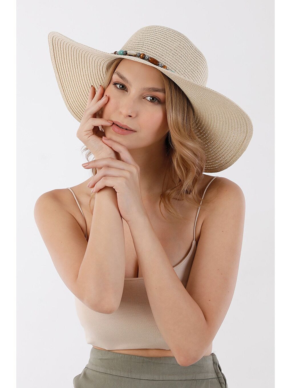 Bej Boncuklu Hasır Şapka