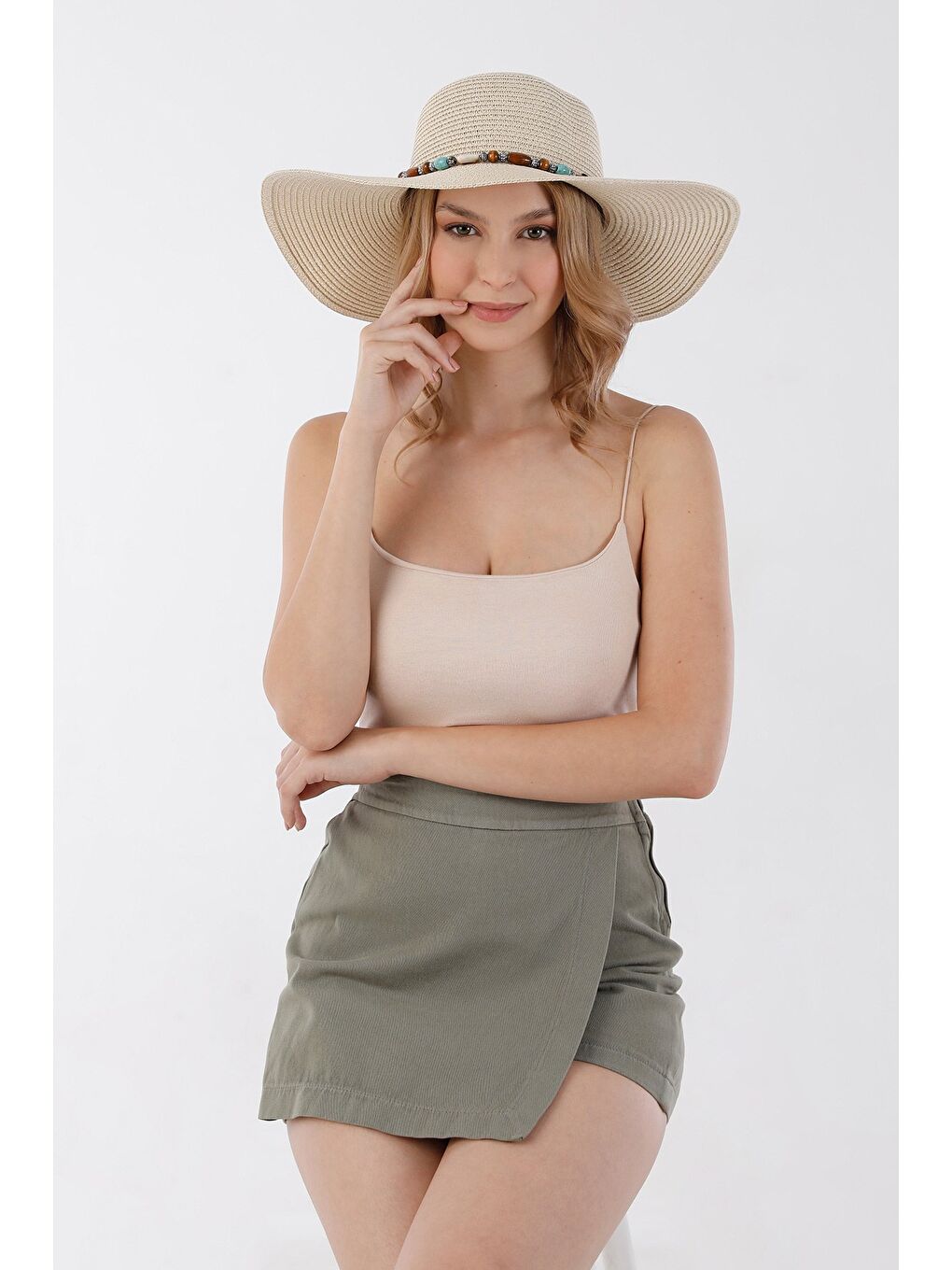 Bej Boncuklu Hasır Şapka-1