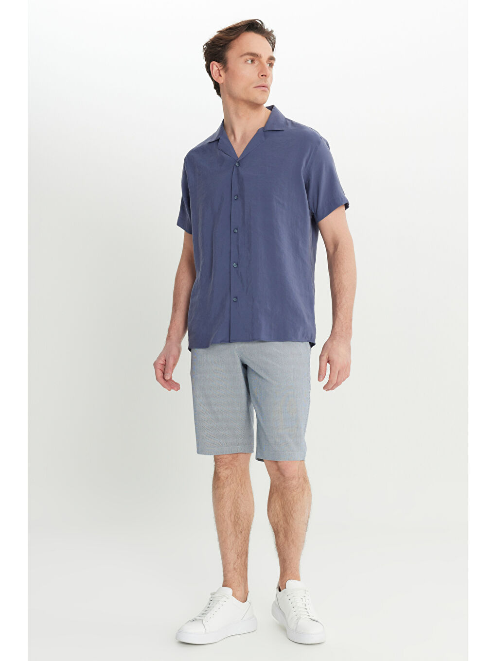 Erkek Lacivert Yumuşak Dokulu Comfort Fit Rahat Kesim Hawai Yaka Gömlek-1