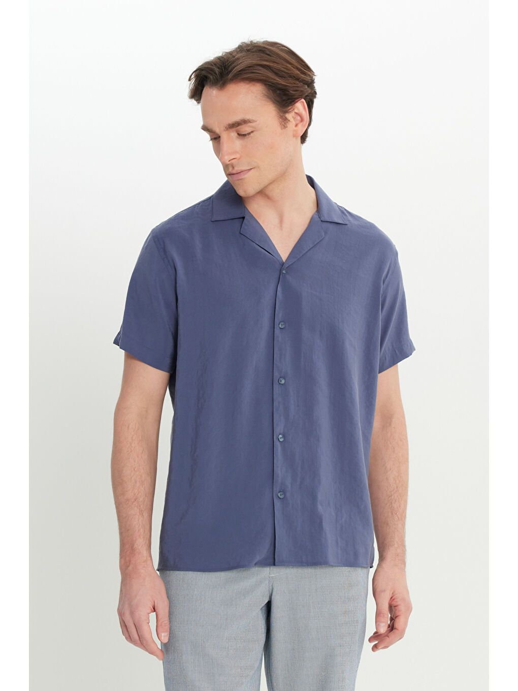 Erkek Lacivert Yumuşak Dokulu Comfort Fit Rahat Kesim Hawai Yaka Gömlek-2