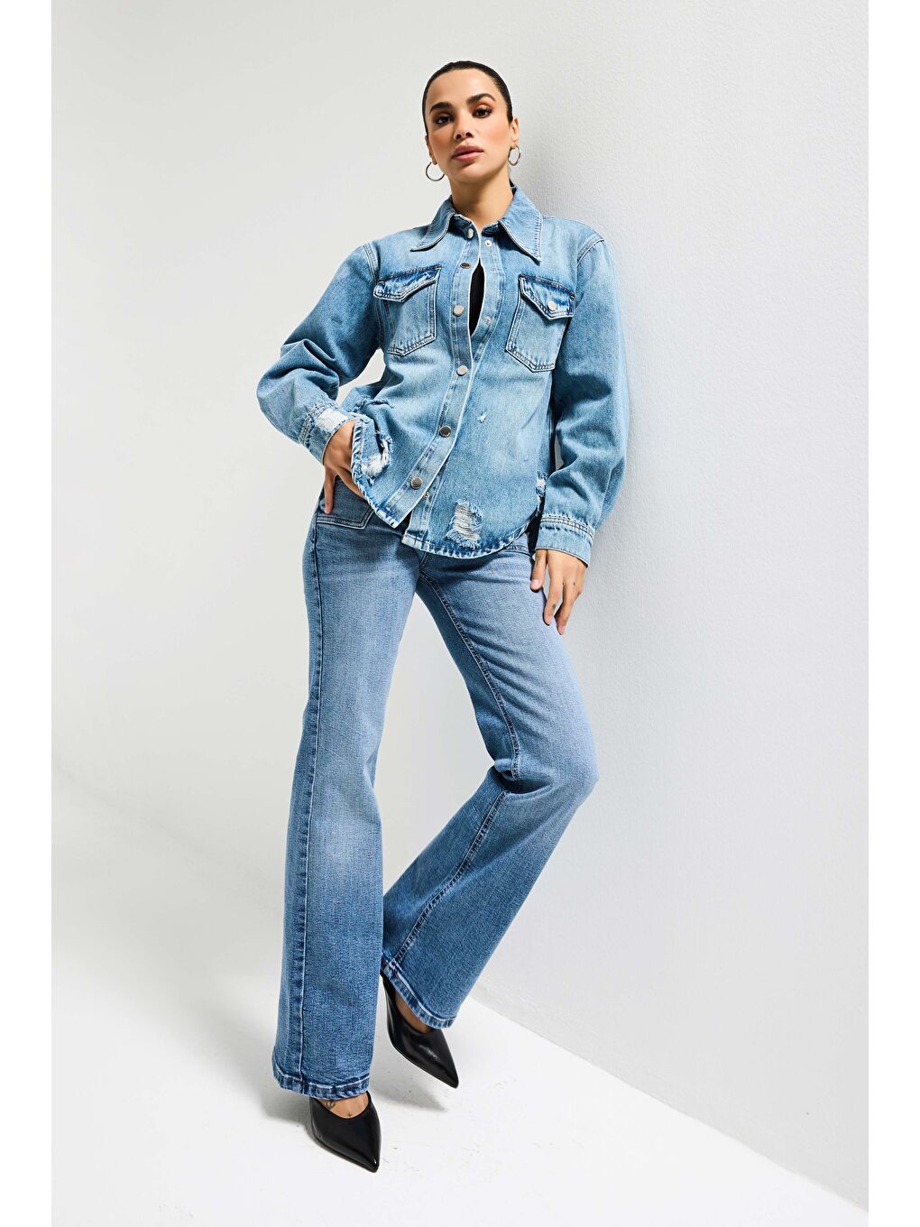 Kadın Mavi 12s6-4 Yırtık Detaylı Denim Gömlek-4