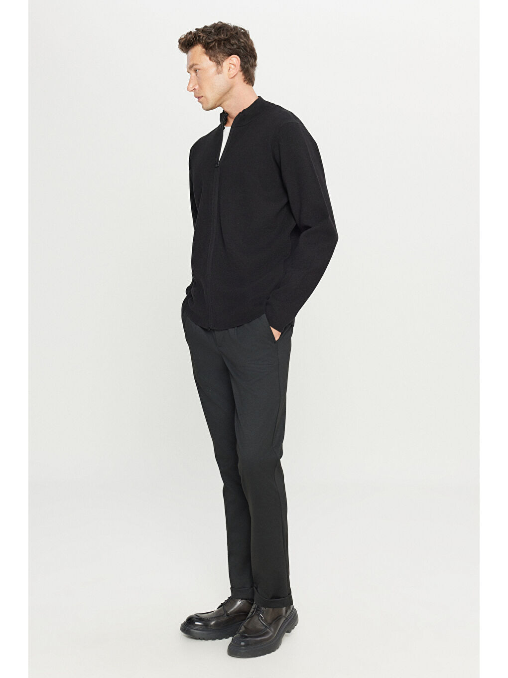 Erkek Siyah Pamuklu Standart Fit Normal Kesim Dik Yaka Triko Hırka-1