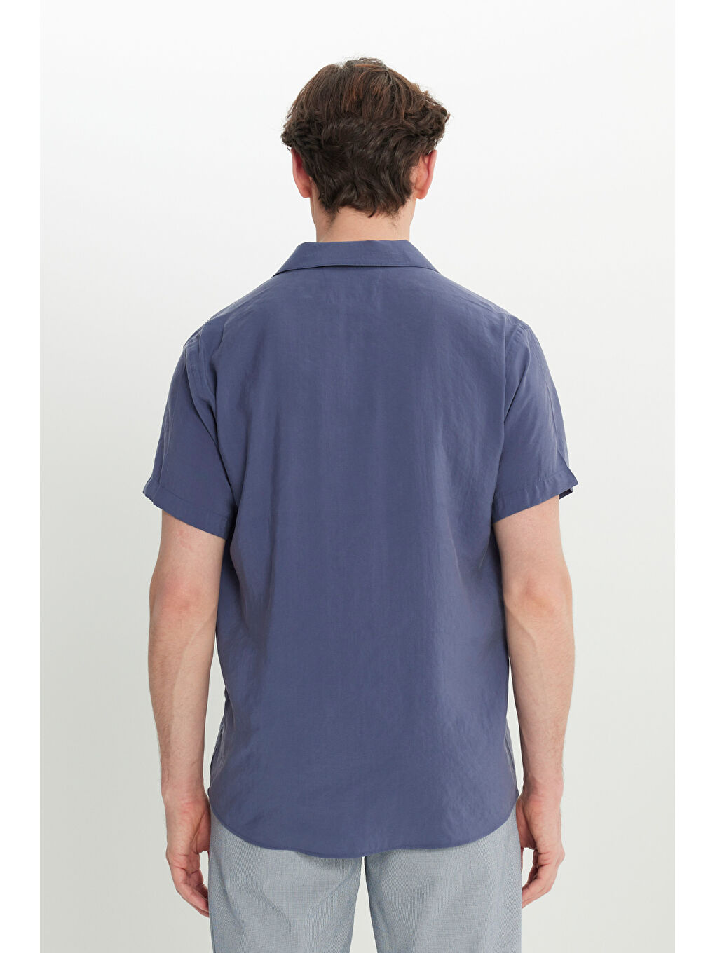 Erkek Lacivert Yumuşak Dokulu Comfort Fit Rahat Kesim Hawai Yaka Gömlek-4