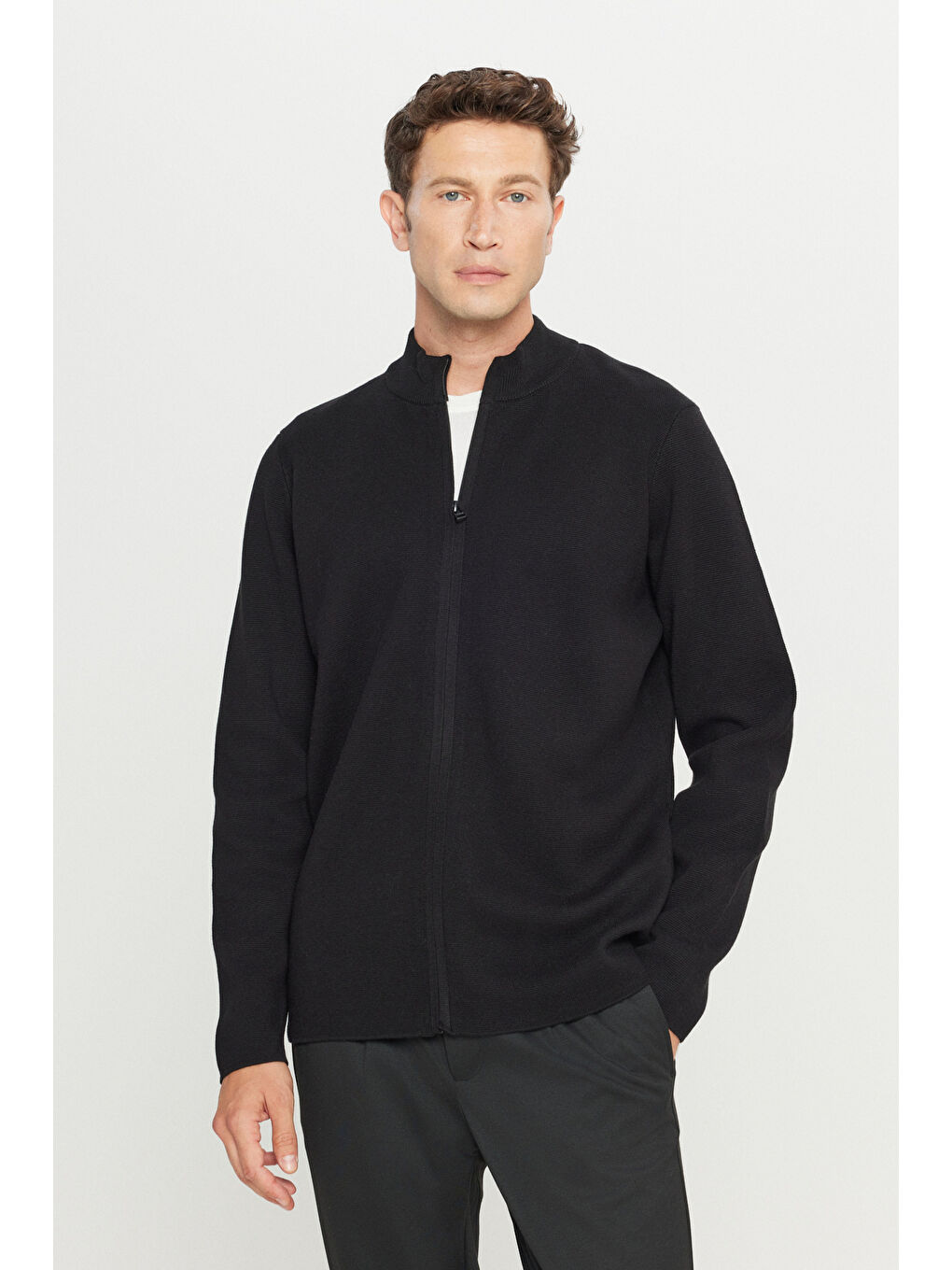 Erkek Siyah Pamuklu Standart Fit Normal Kesim Dik Yaka Triko Hırka-2