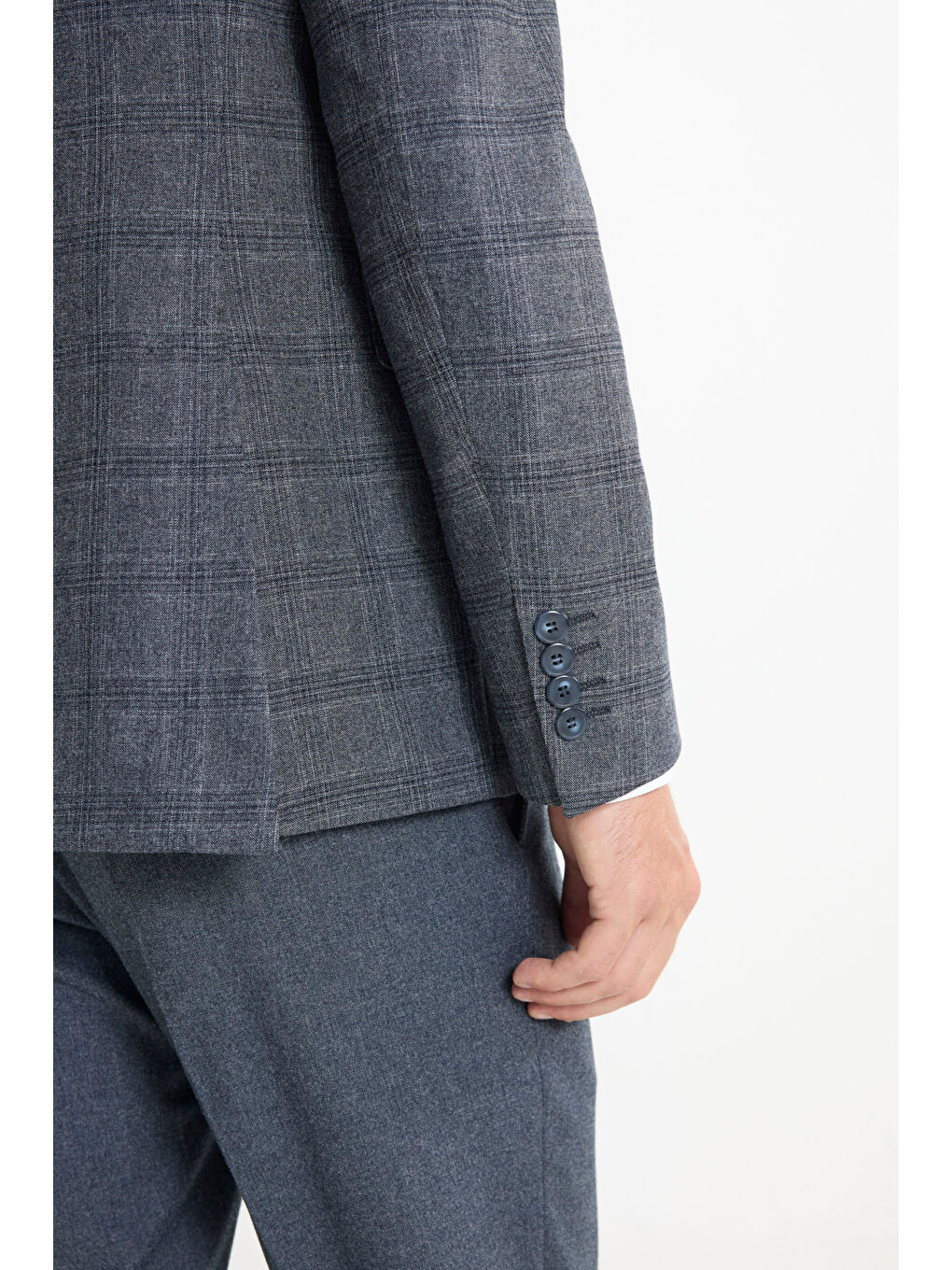 Erkek Koyu Gri Slim Fit Dar Kesim Kırlangıç Yaka Kareli Kapak Cepli Esnek Takım Elbise-5