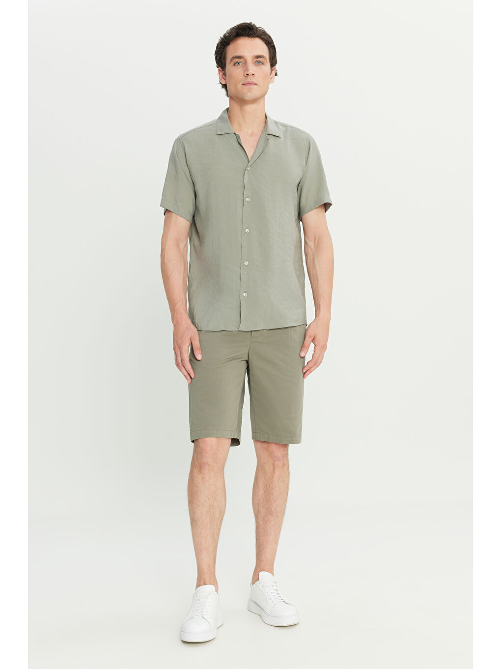 Erkek Haki Yumuşak Dokulu Comfort Fit Rahat Kesim Hawai Yaka Gömlek-1