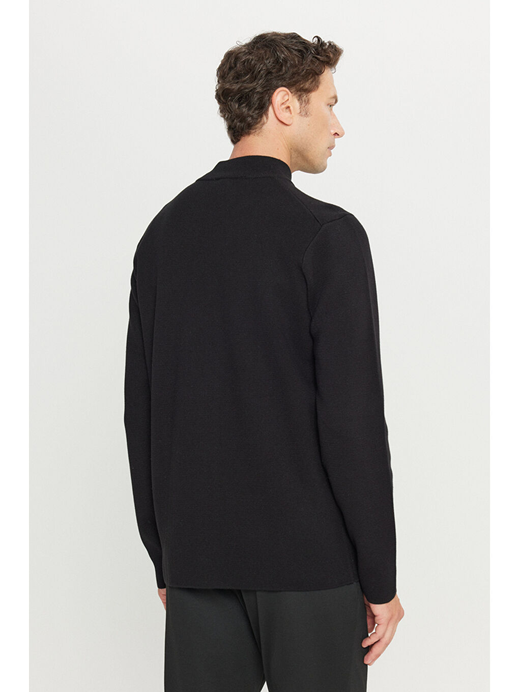 Erkek Siyah Pamuklu Standart Fit Normal Kesim Dik Yaka Triko Hırka-4