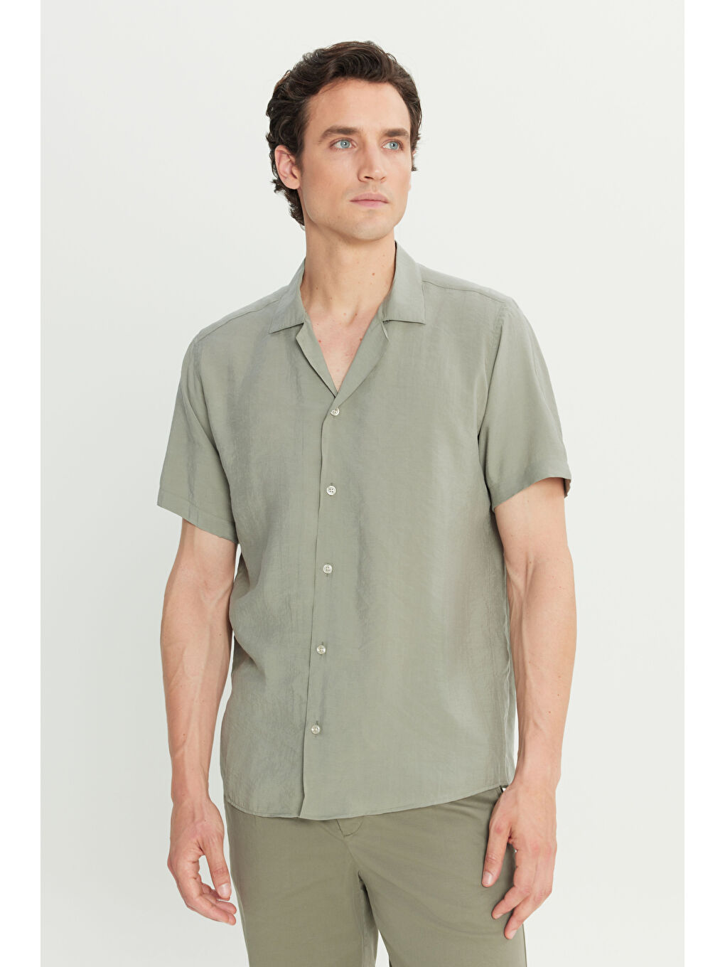 Erkek Haki Yumuşak Dokulu Comfort Fit Rahat Kesim Hawai Yaka Gömlek-2