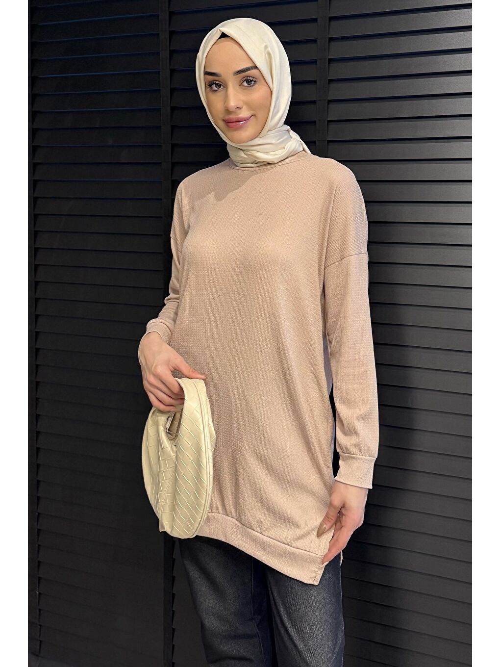 Bej Kadın Bisiklet Yaka Yırtmaç Detaylı Bürümcük Tesettür Tunik-2
