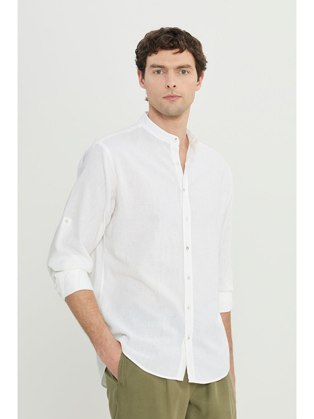 Erkek Beyaz Comfort Fit Rahat Kesim Hakim Yaka Gömlek