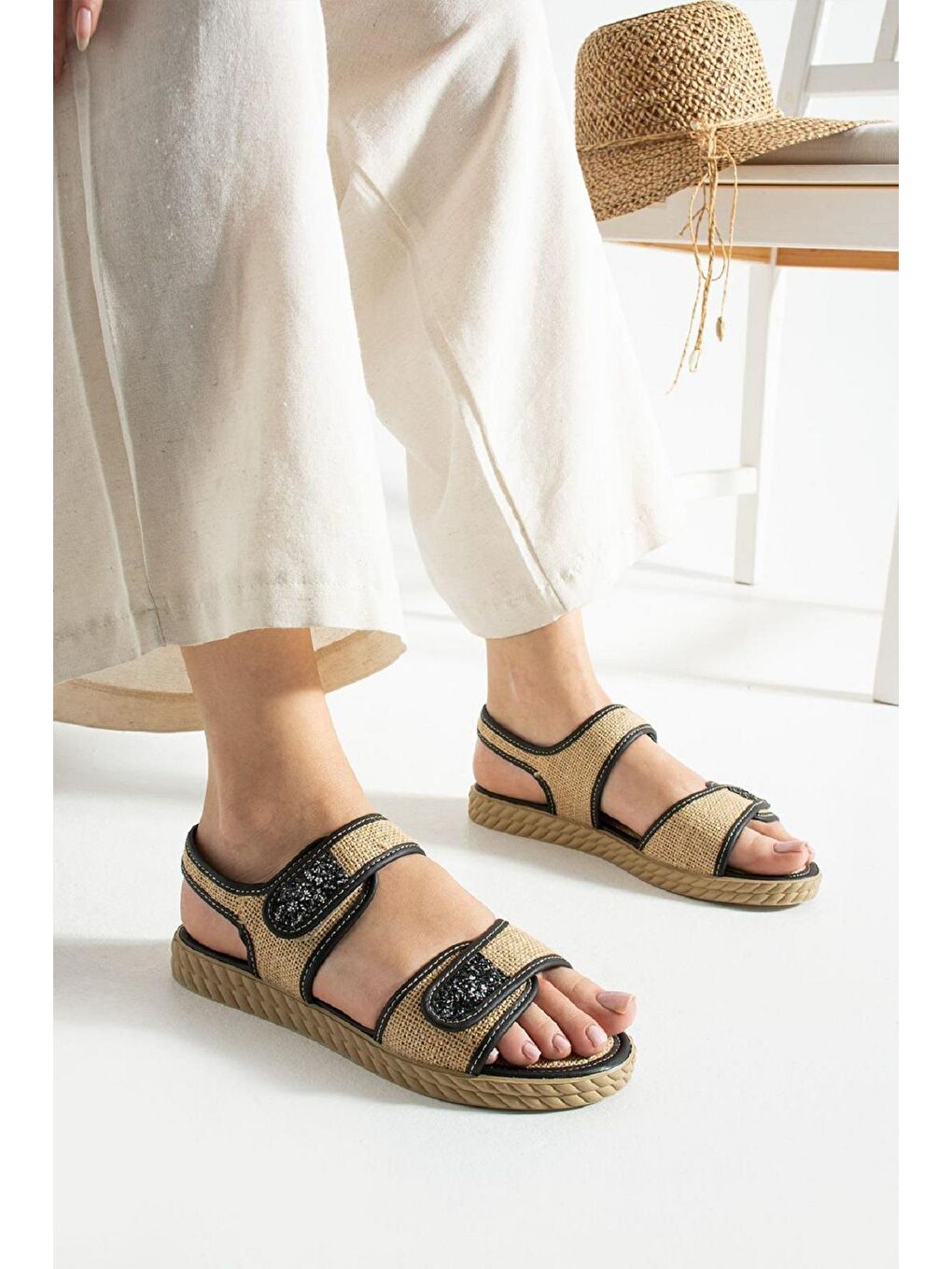 Siyah Lossa Hasır Detaylı Bantlı Kadın Sandalet-1