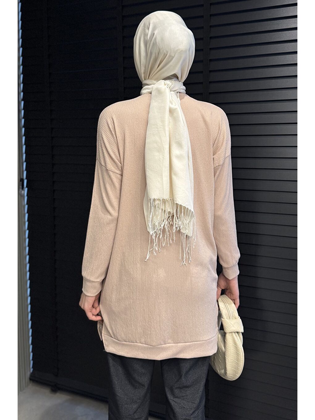 Bej Kadın Bisiklet Yaka Yırtmaç Detaylı Bürümcük Tesettür Tunik-7