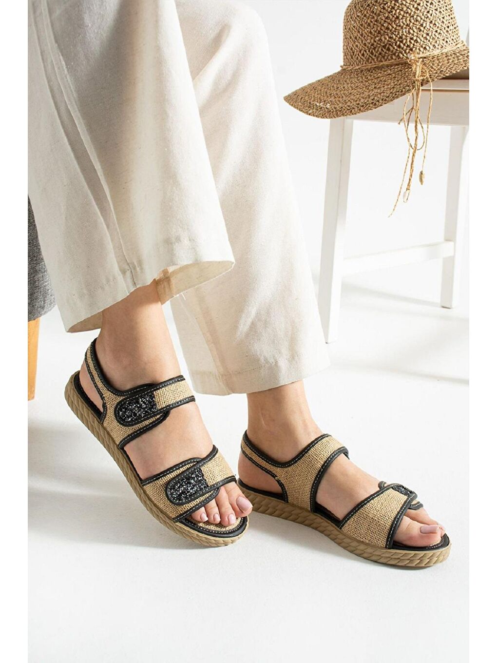 Siyah Lossa Hasır Detaylı Bantlı Kadın Sandalet-2