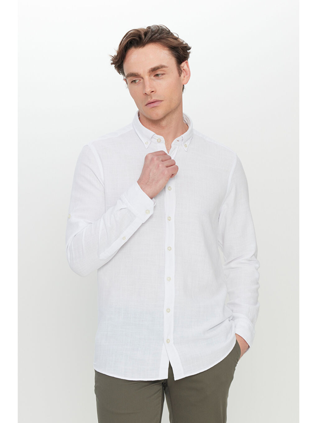 Erkek Beyaz %100 Pamuk Flamlı Slim Fit Dar Kesim Düğmeli Yaka Armürlü Gömlek-2