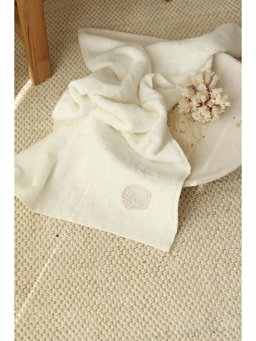 Sedef Bambu Nakışlı Banyo Havlusu 70x140 cm Ekru-1