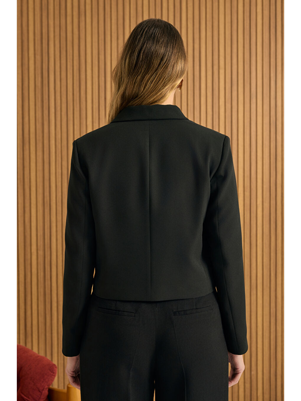 Siyah Dokuma Kısa Ceket-4