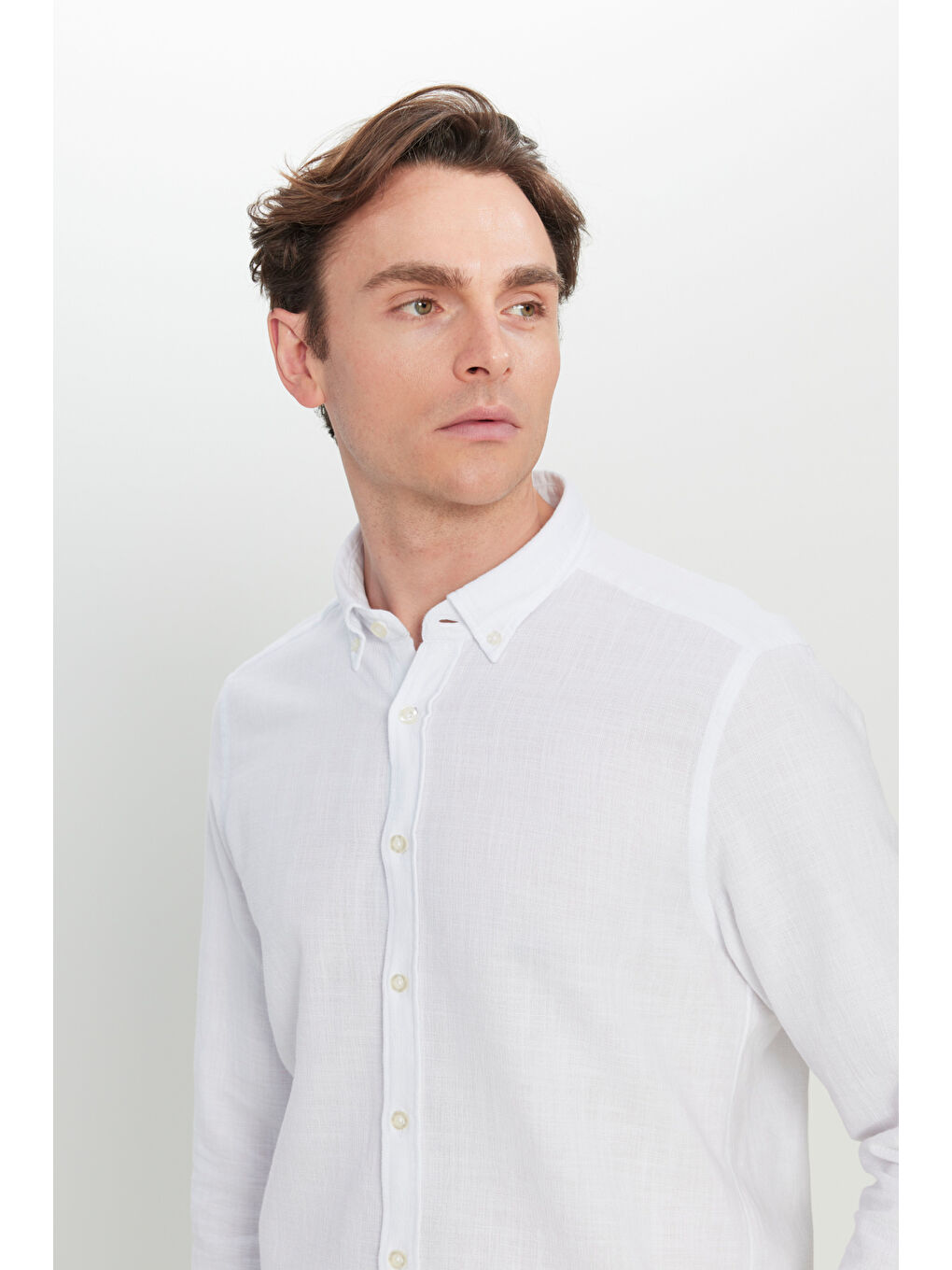 Erkek Beyaz %100 Pamuk Flamlı Slim Fit Dar Kesim Düğmeli Yaka Armürlü Gömlek-3