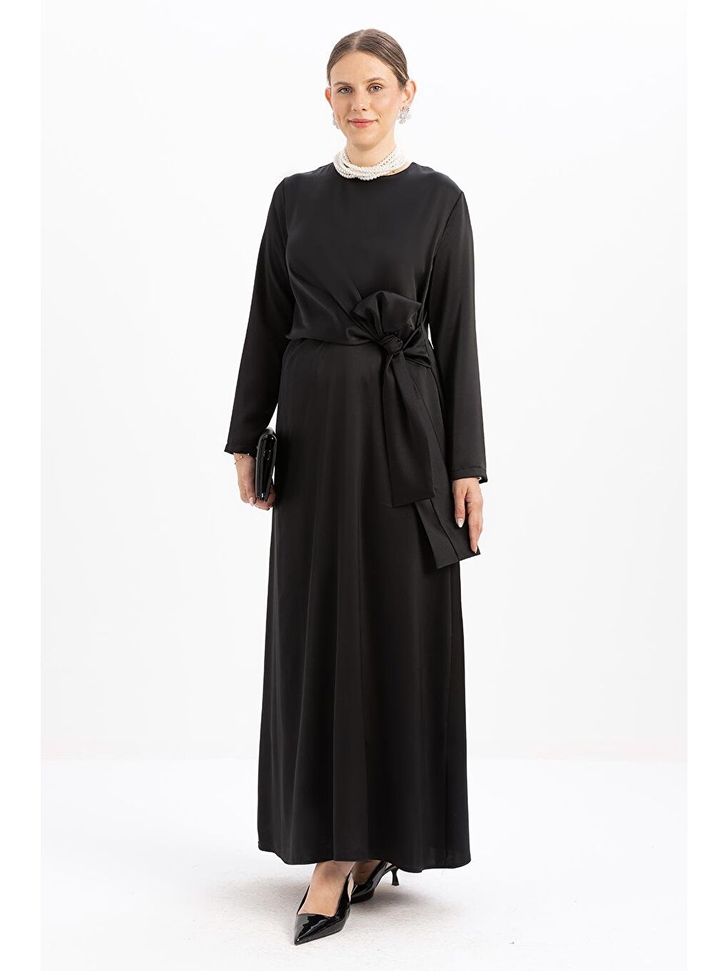 Siyah-Kuşaklı Saten Elbise-1