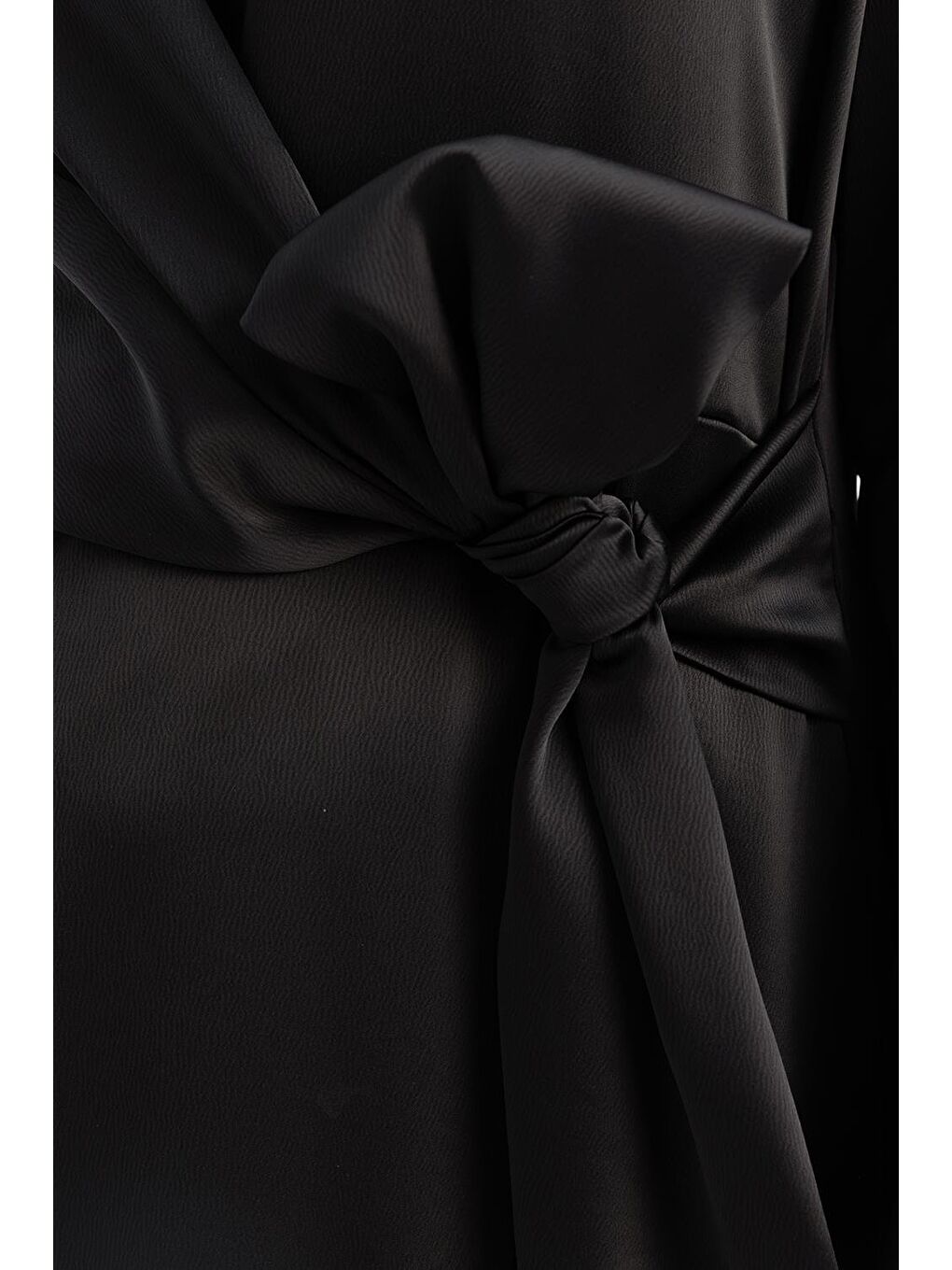 Siyah-Kuşaklı Saten Elbise-4