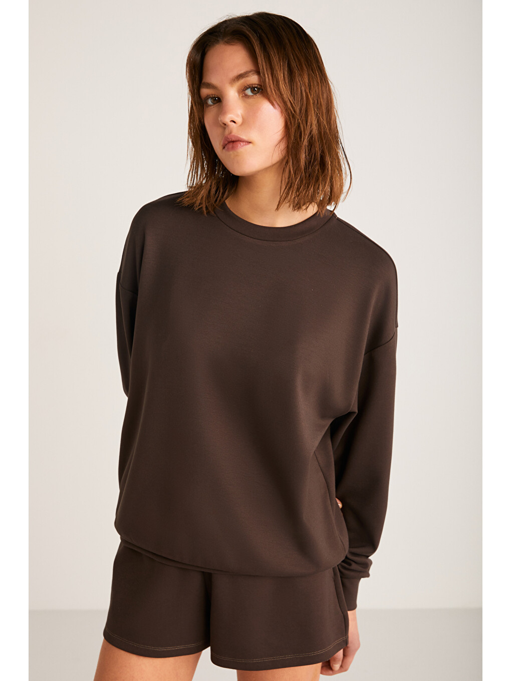Maisie Kadın Scuba Kumaşlı Aşırı Yumuşak Yuvarlak Yakalı Oversize Kahverengi Sweatshirt-3