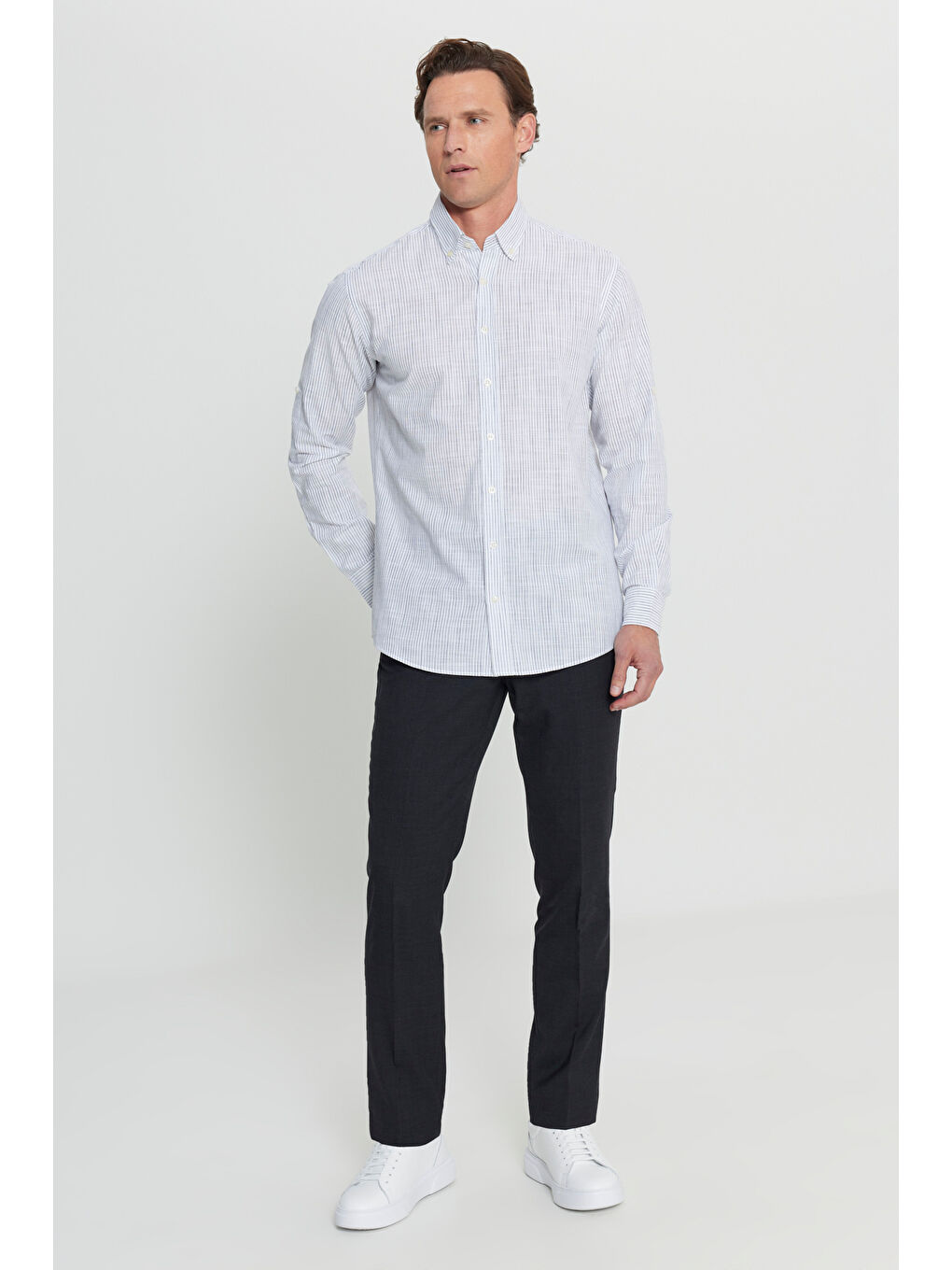 Erkek Lacivert-Beyaz %100 Pamuk Oxford Comfort Fit Rahat Kesim Düğmeli Yaka Çizgili Gömlek-1