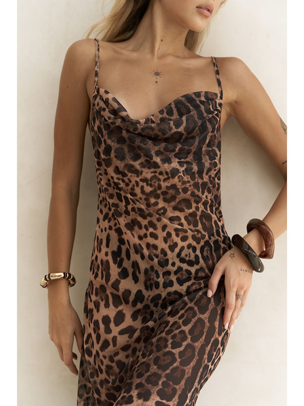 Bej Chomhan Askılı Degaje Leopar Uzun Elbise-6