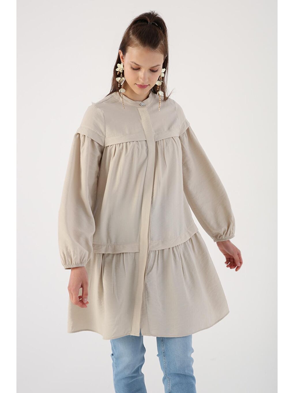 Bej Eteği Ve Rabosu Büzgülü Viskon Gömlek Tunik