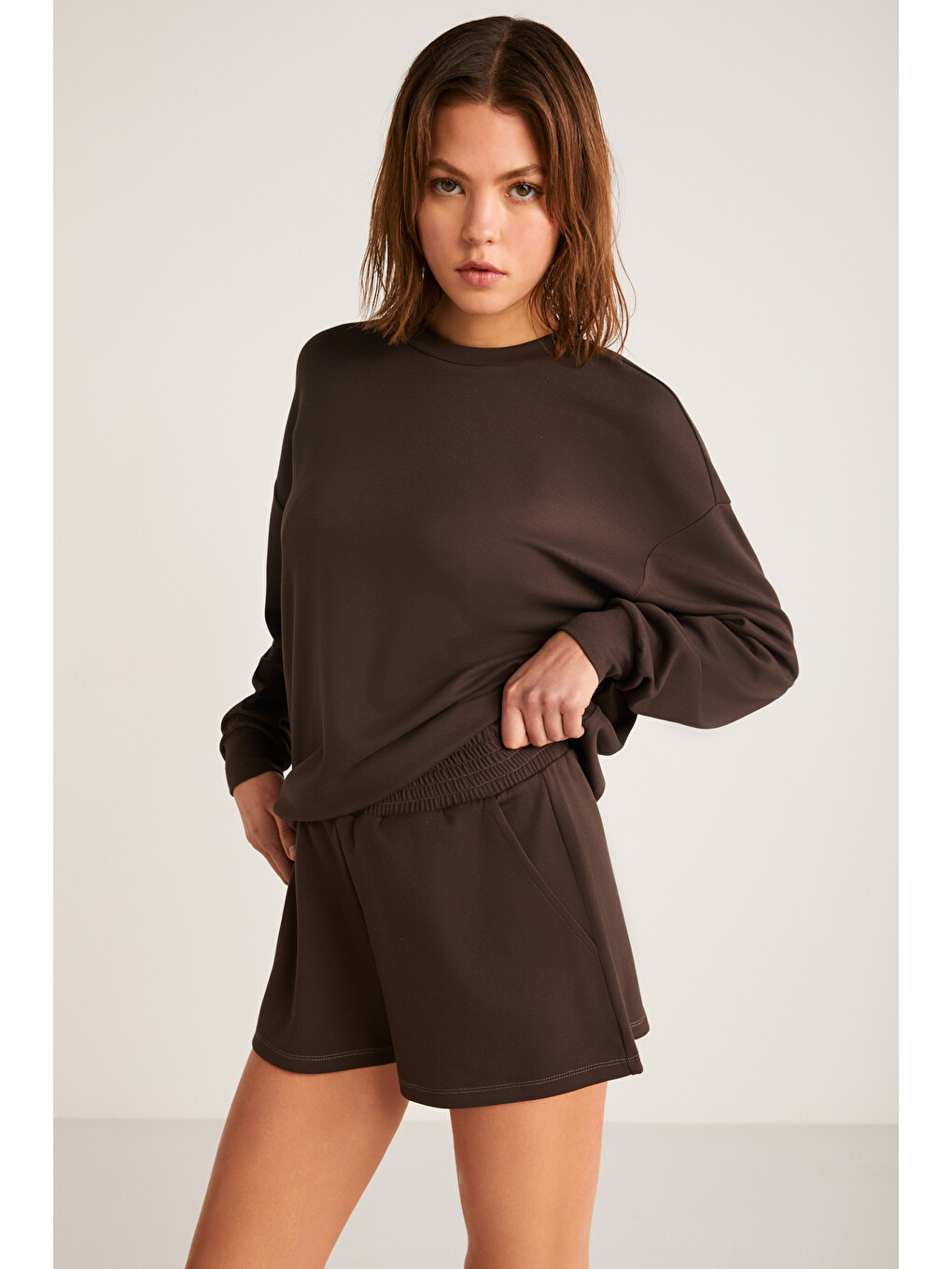 Maisie Kadın Scuba Kumaşlı Aşırı Yumuşak Yuvarlak Yakalı Oversize Kahverengi Sweatshirt-5