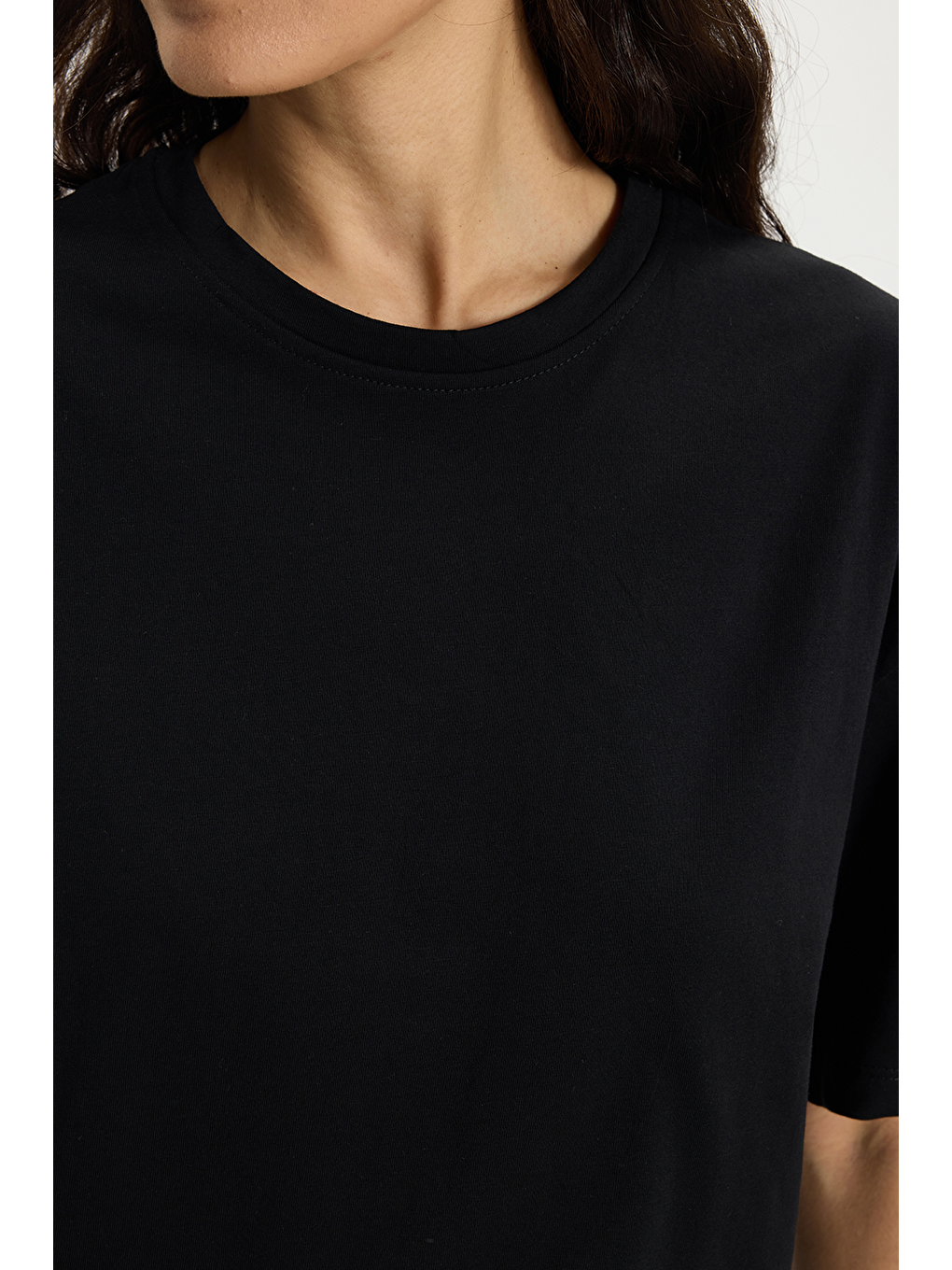 Kadın Slim Fit Dar Kesim %100 Pamuk Kısa Kollu Bisiklet Yaka Siyah Crop Tişört-3