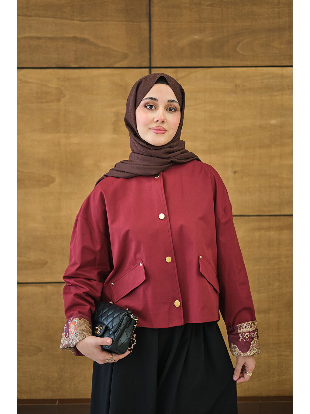 Kadın Bisiklet Yaka Astarı Desenli Çıtçıtlı Regular Gabardin Kısa Trenç Bordo-1