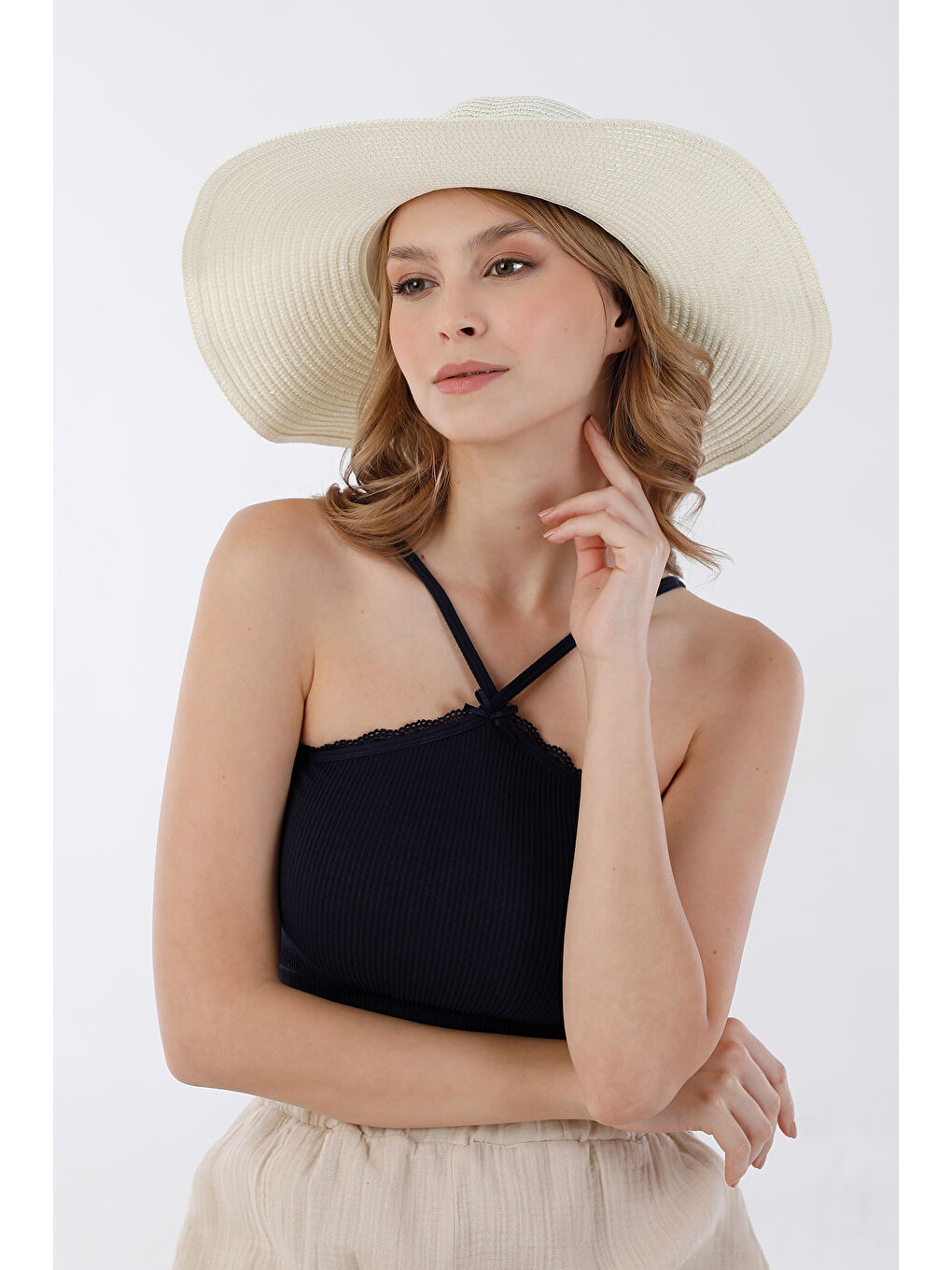 Ekru Boncuklu Hasır Şapka-1