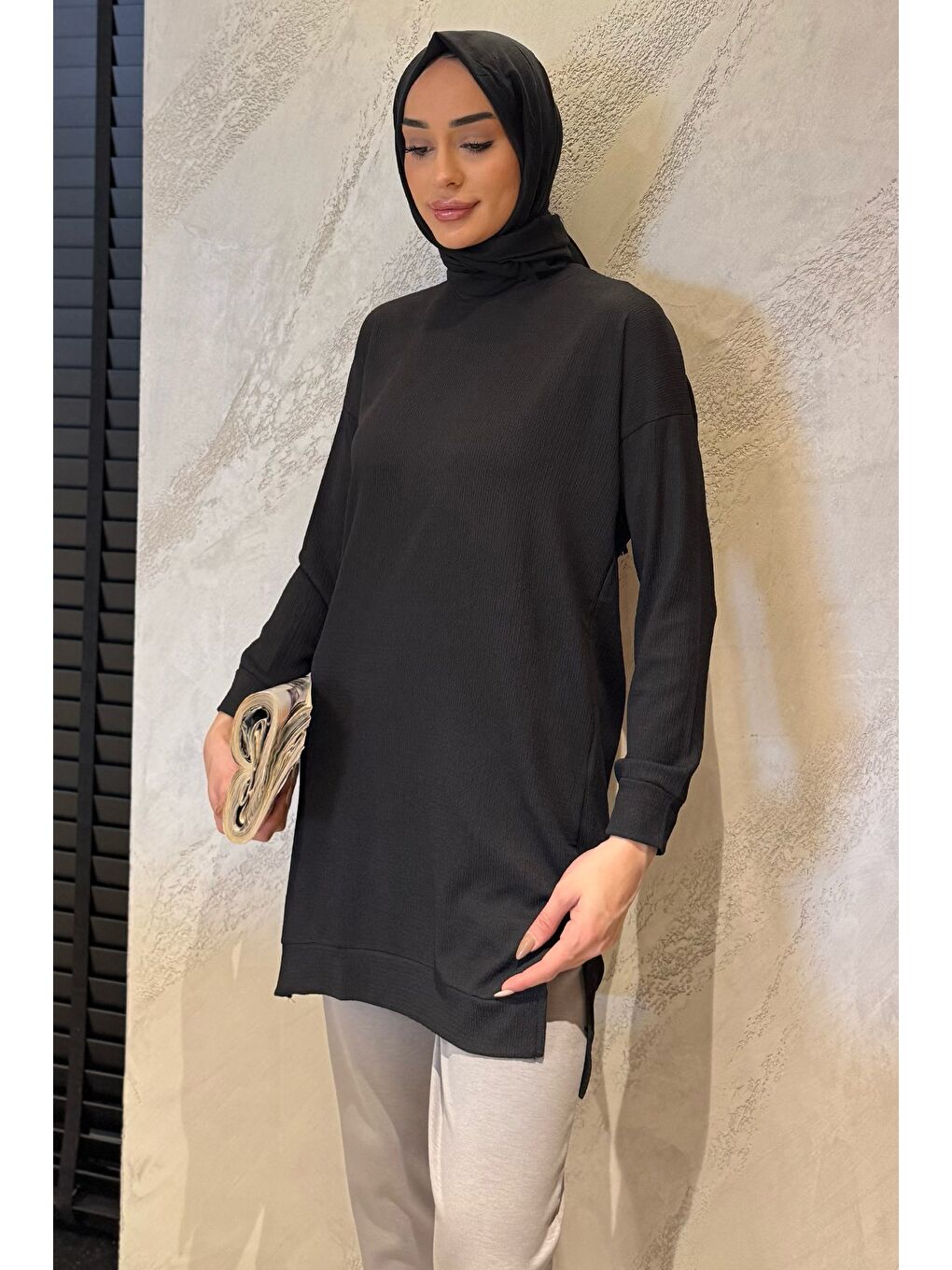 Siyah Kadın Bisiklet Yaka Yırtmaç Detaylı Bürümcük Tesettür Tunik