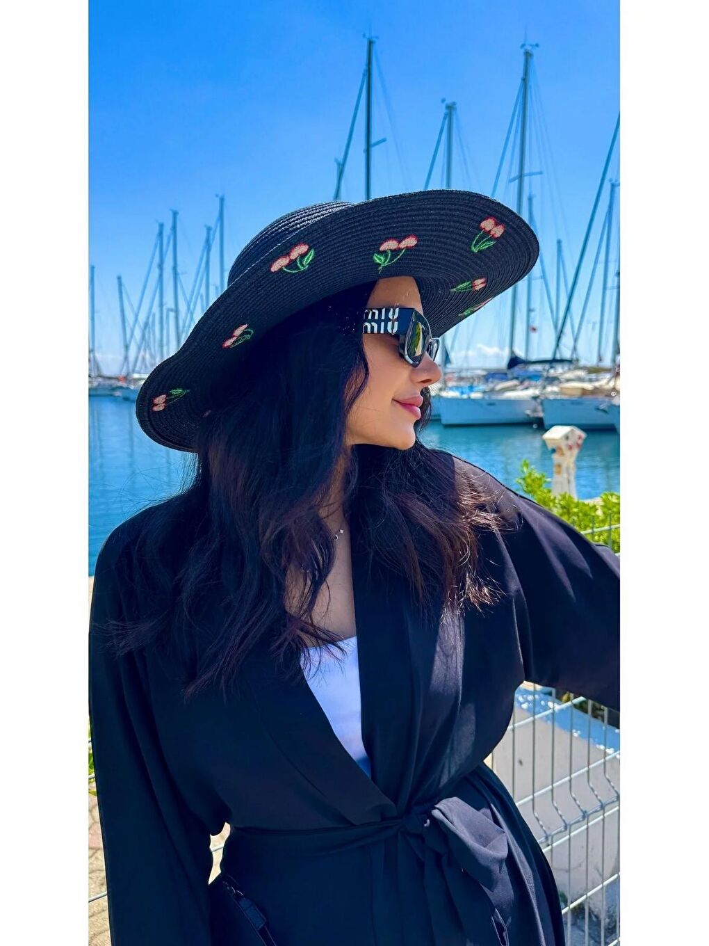Siyah Kiraz Nakışlı Geniş Kenarlı Kadın Yazlık Şapka HSR2115-2