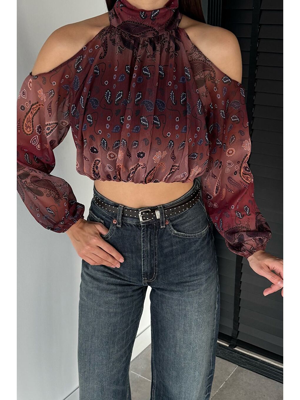 Bordo İç Astarlı Omuz Dekolteli Kadın Crop Top Şifon Bluz-2