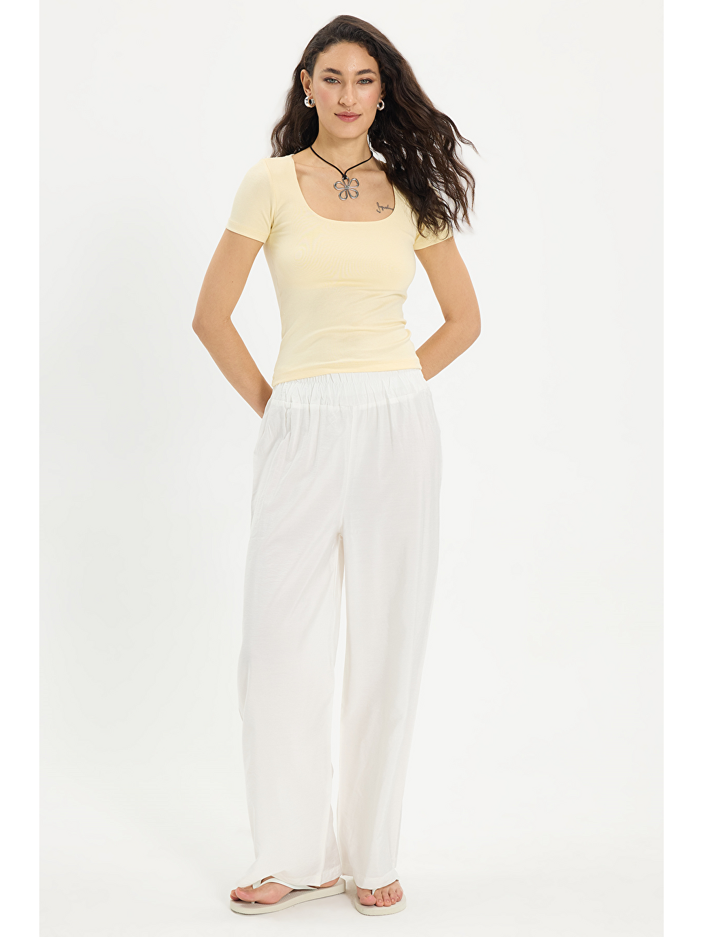 Kadın Slim Fit Dar Kesim Pamuklu Kare Yaka Kısa Kollu Sarı Tişört-1