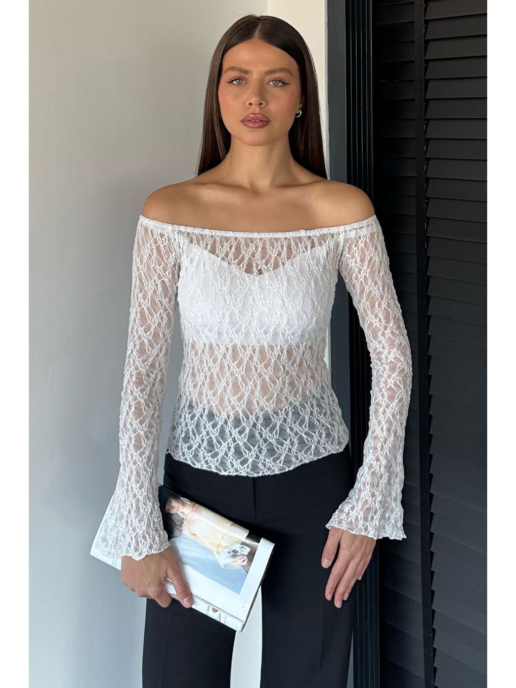 Beyaz Kadın Madonna Yaka İspanyol Kol Elastanlı Transparan Bluz-1