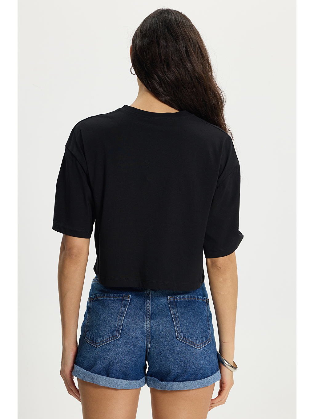 Kadın Slim Fit Dar Kesim %100 Pamuk Kısa Kollu Bisiklet Yaka Siyah Crop Tişört-5