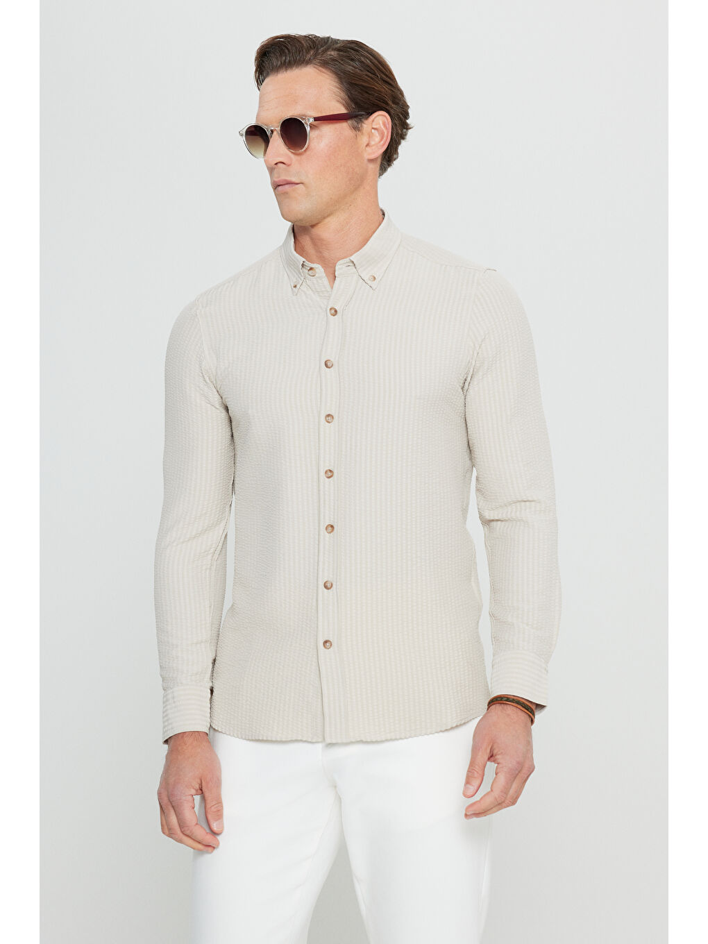 Erkek Bej Slim Fit Dar Kesim Düğmeli Yaka Armürlü Gofre Desenli Gömlek