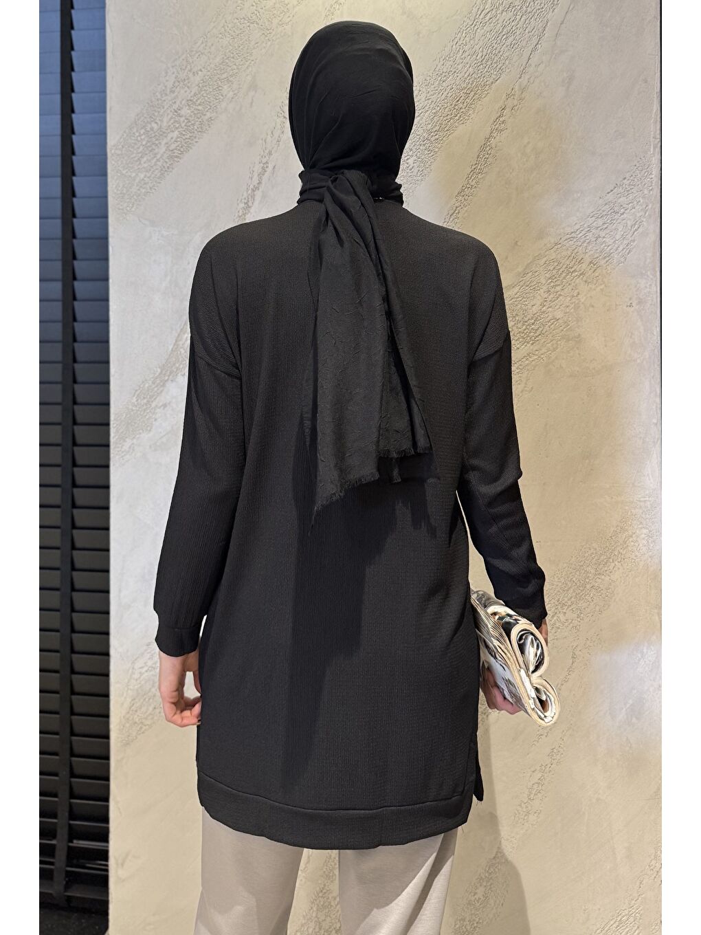 Siyah Kadın Bisiklet Yaka Yırtmaç Detaylı Bürümcük Tesettür Tunik-7