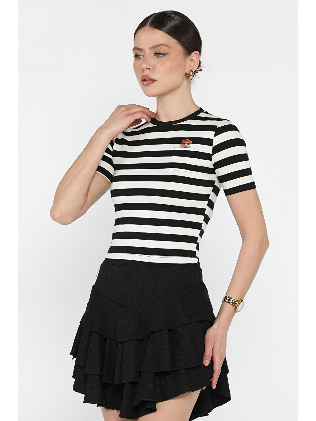 Siyah Baskılı Çizgi Desenli Kadın Tişört-1