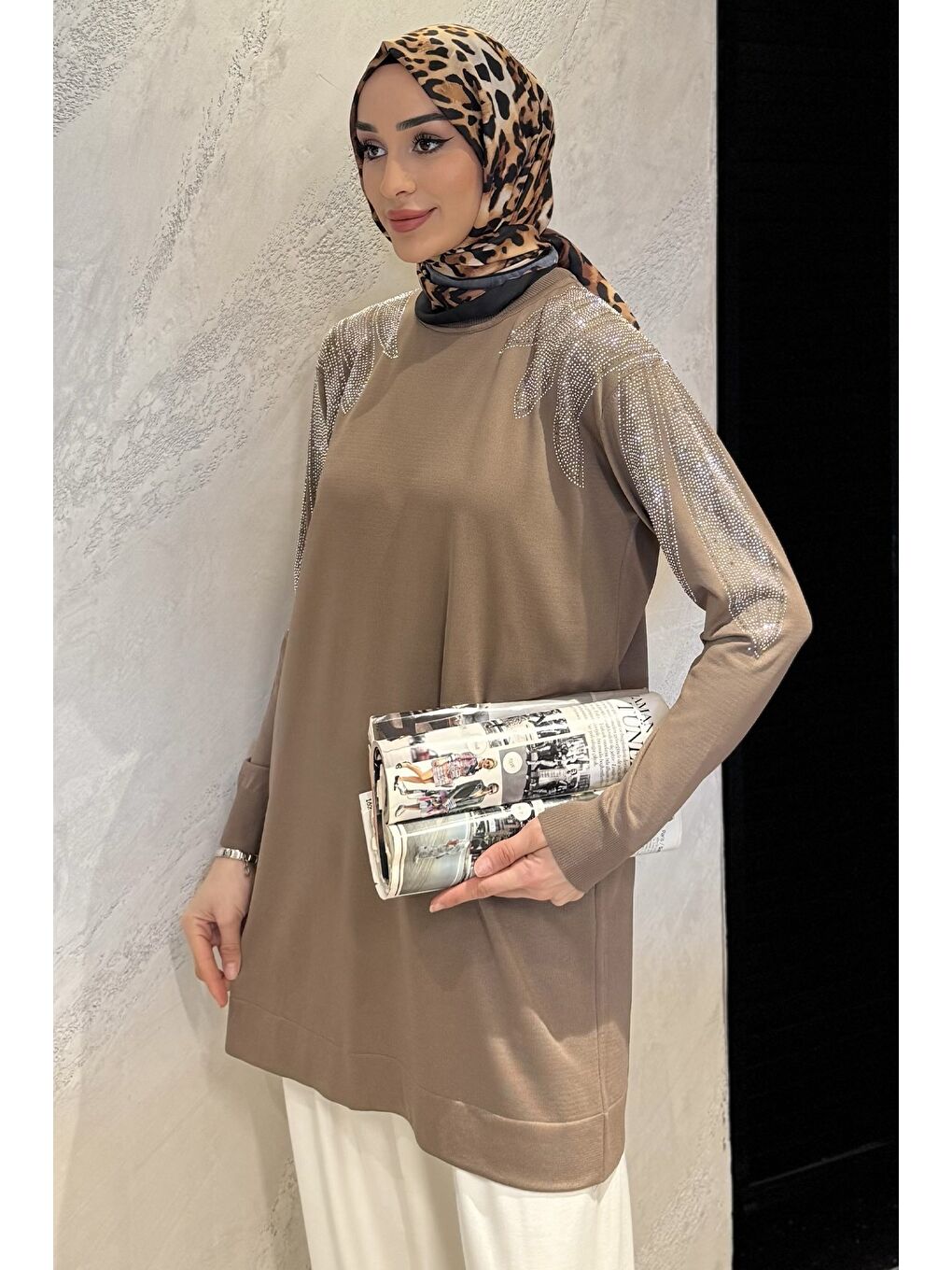 Kahverengi Omuz Taşlı Tesettür Triko Tunik-1