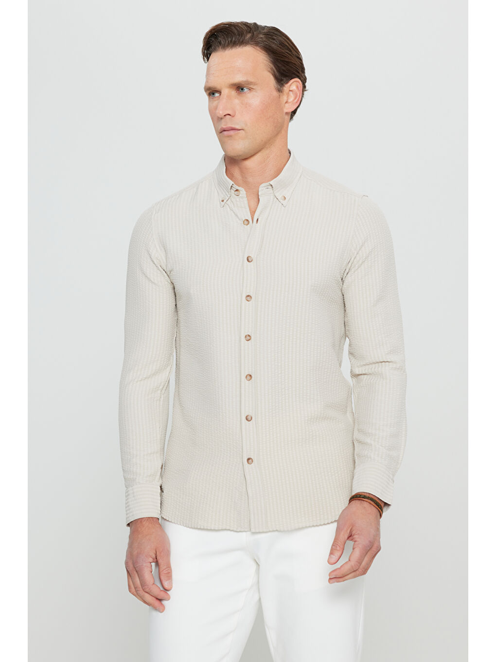 Erkek Bej Slim Fit Dar Kesim Düğmeli Yaka Armürlü Gofre Desenli Gömlek-2